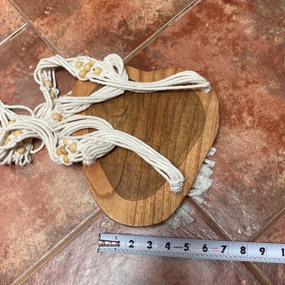 Macramé and wood heart-shaped hanging plant stand - Picture 7 of 8